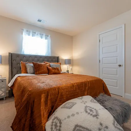Luxury Bedroom With Private Bath Hampton Exterior foto