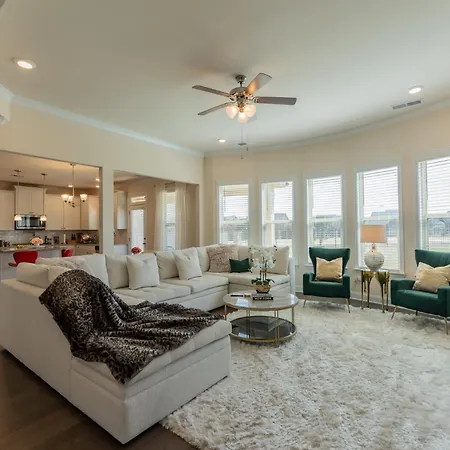 Luxury Bedroom With Private Bath Hampton Exterior foto