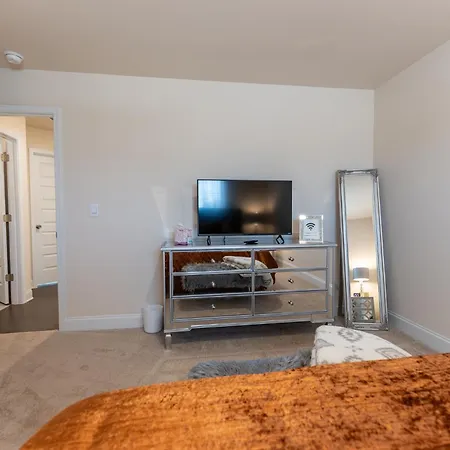 Luxury Bedroom With Private Bath Hampton Exterior foto