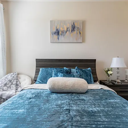 Luxury Bedroom With Private Bath Hampton Exterior foto