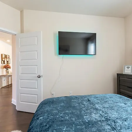 Luxury Bedroom With Private Bath Hampton Exterior foto
