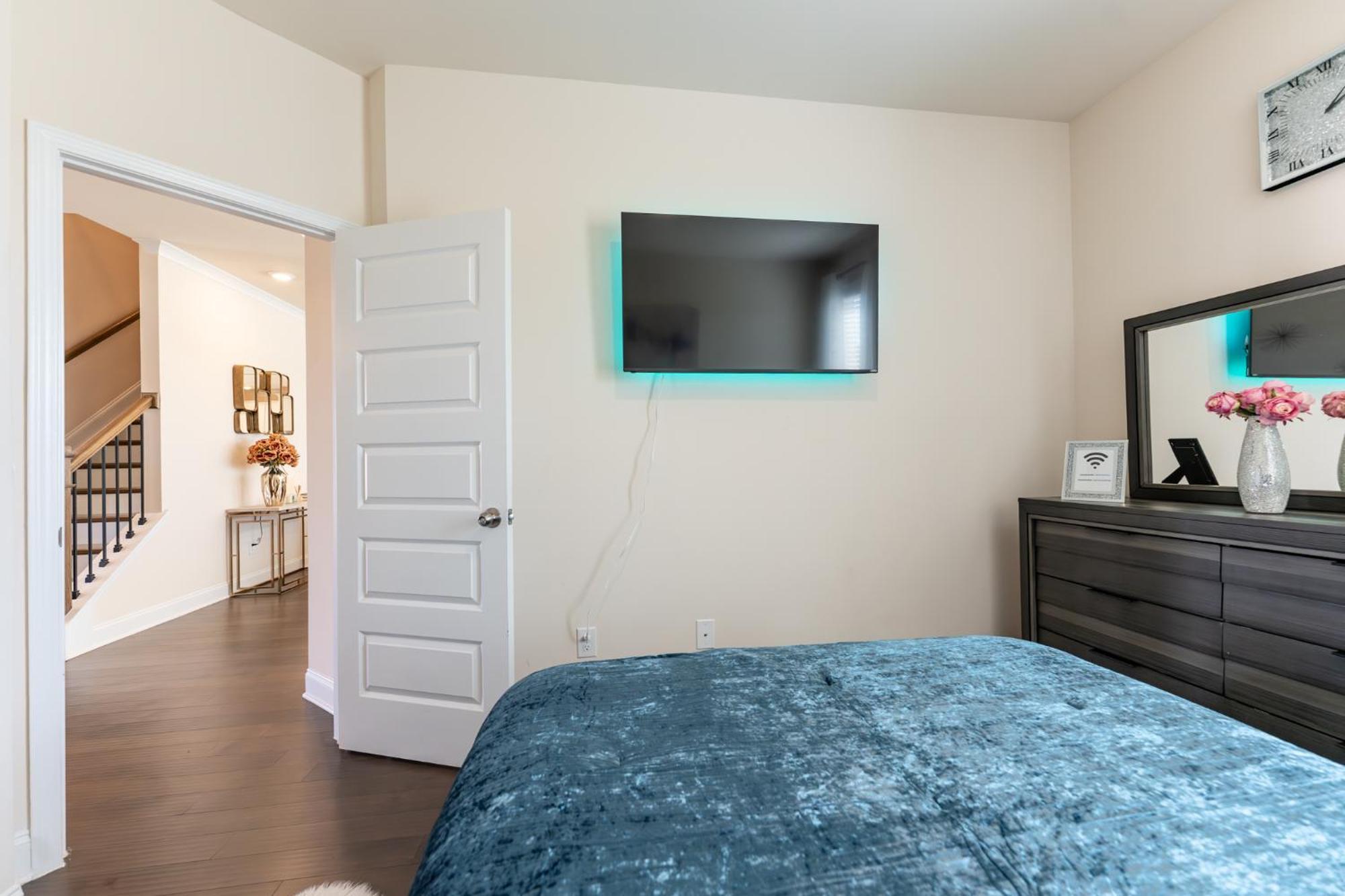 Luxury Bedroom With Private Bath Hampton